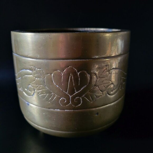 Vintage Brass Planter, Brass Chinese Cachepot with Feet and Etched Floral Design - Picture 3 of 7